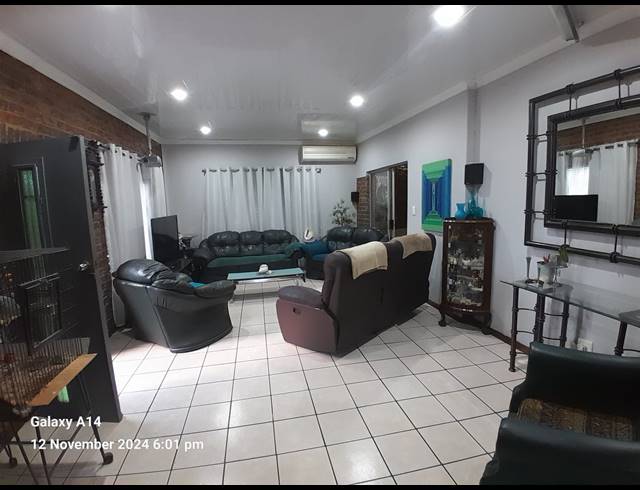 3 BEDROOM FREESTANDING FOR SALE IN CASHAN